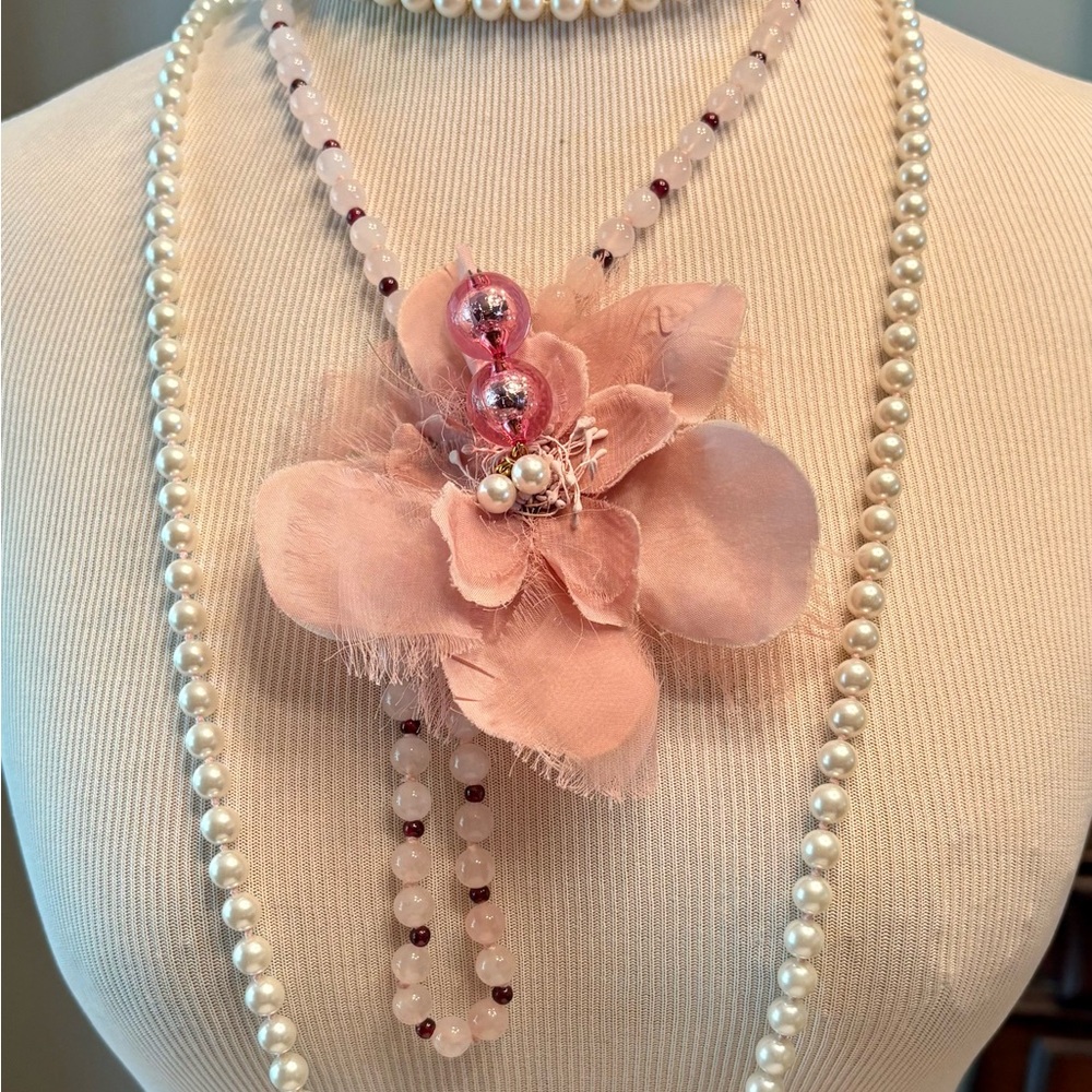 Elegant Pink Floral Pearl Necklace